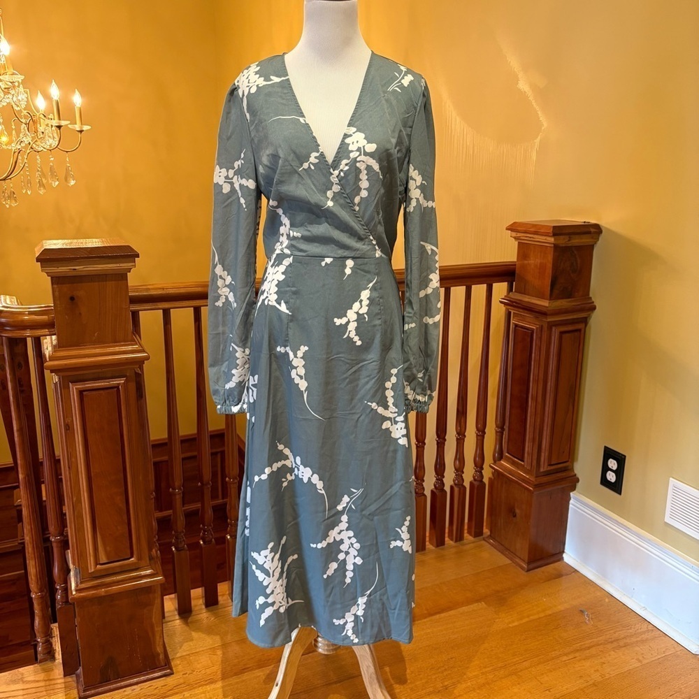 NWT Wrap Midi Floral Gray-Blue Tall Lightweight Dress Wmn’s 6